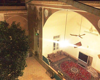 اقامتگاه بومگردی اوروزا یزد 7
